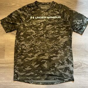 Under Armour Camo T-shirt [Medium]